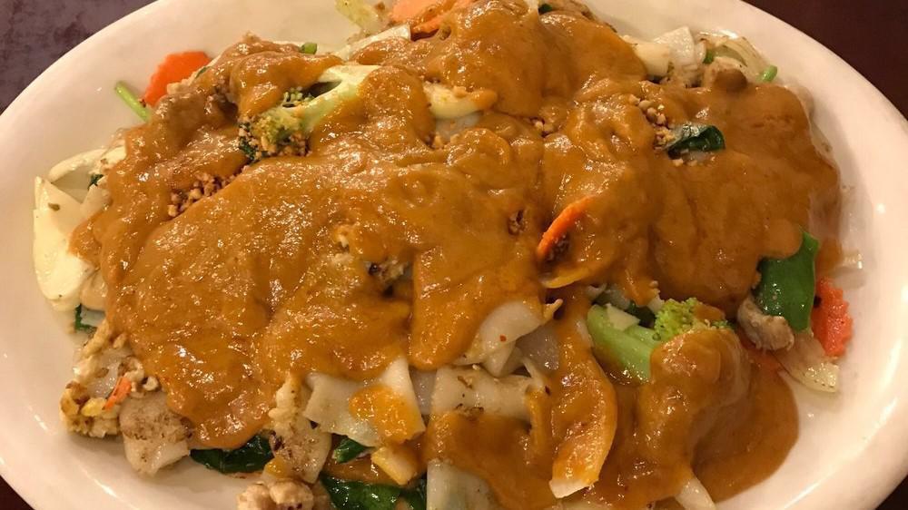 Rama Noodles · Wide rice noodle with egg, spinach, mushroom, carrot, onion, cabbage, grounded peanut, and broccoli with peanunt sauce. Served with your choice of meat.