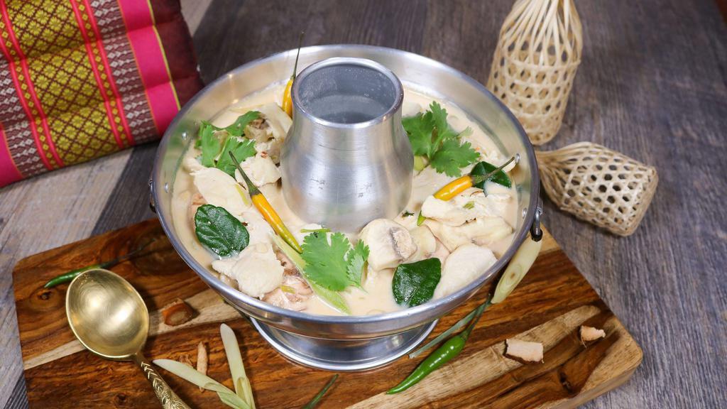 Tom Kha Bowl · Gluten free. Vegetarian coconut milk based soup with oatangal, chili and mushroom.