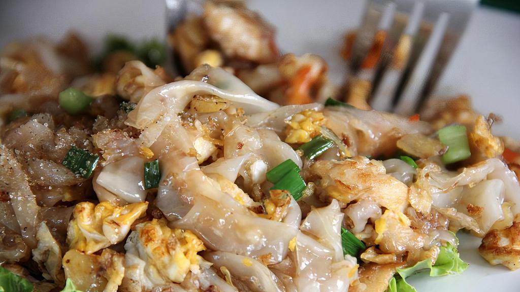 Guay Teow Kua Gai - Stir Fried · Thai style chicken noodles stir fried with bean sprouts and green onions.