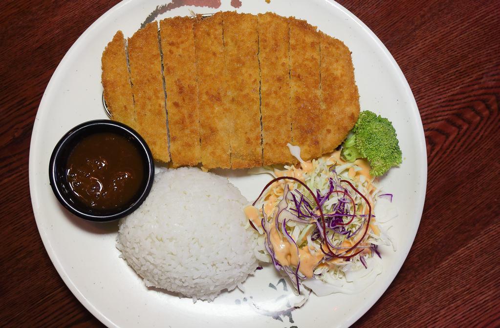 Chicken Katsu · 치킨까스.
Served with salad and rice.