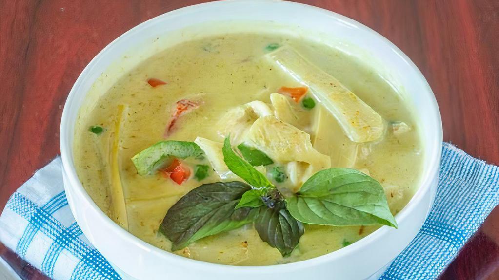 Green Curry · Pea, carrots, bamboo shoots and basil