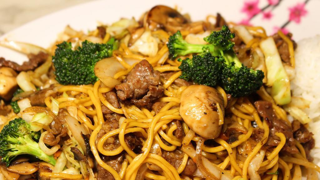 Beef Yakisoba · Favorite. Yakisoba noodles stir-fried with beef, cabbage, onions, carrots, mushrooms and broccoli.