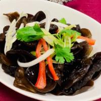 爽口木耳 / Black Fungus Salad · Julienne red bell pepper, onion and mixed with light garlic vinaigrette dressing.