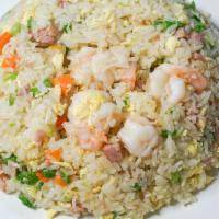 虾球炒饭 / Shrimp Fried Rice · Eggs, large prawns, peas & carrots, wok fried