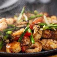 Shanghai Shrimp & Scallops · asparagus, onions, red bell peppers, mushrooms, spicy garlic-soy