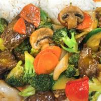 Broccoli Beef · Beef, broccoli, square yellow onions, round carrots.