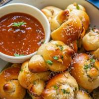 Garlic Knots (6) W/ Marinara Dipping Sauce · 