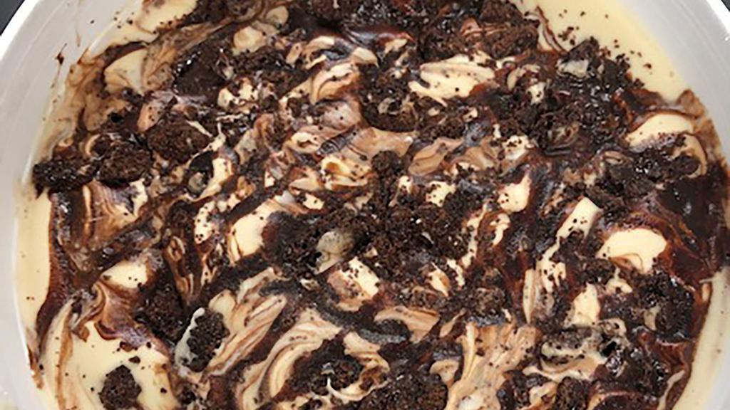 Mississippi Mudpie · Coffee ice cream with dark chocolate cookies and a chocolate swirl.