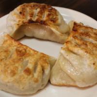 Fried Or Steamed Cabbage And Pork Potstickers (蒸/煎) 椰菜猪肉饺子 · 3 Pieces