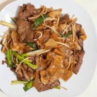 Beef Stir Fried With Rice Noodle · 
