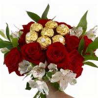 The Dozen Roses  · Dozen red roses 
With Ferraro rocher chocolates 


Please let us know what message you need ...