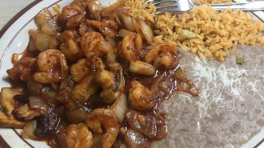Camarones A La Diabla · Shrimp sautéed with a spicy sauce served with beans, rice, your choice of tortillas (three), and a side salad.