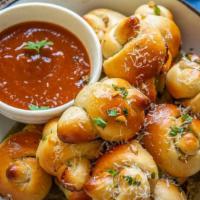 Garlic Knots (6) With Marinara Sauce · 