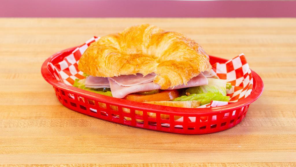 Lunch Sandwich  · Choice of bread toast, bagel , or croissant
Choice of meat ham, turkey, roast beef, tuna, or pastrami