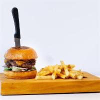 Brewhouse Cheeseburger · 1/2 lb. patty, cheddar, garlic aioli, lettuce, tomato, red onion, pickle, fries