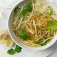 Hu Tieu Hoac Mi Hoanh Thanh · With wonton.