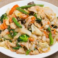 Kee Mao Noodle · Gluten free. Wide rice noodle stir-fried with eggs, carrot, broccoli, cabbage, tomatoes, bel...