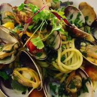 Spaghetti Alle Vongole · Clams, roasted cherry tomato in white wine parsley sauce.
