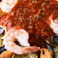 Spaghetti Marinara With Shrimp & Mussels · Fresh shrimp, mussels and marinara tossed with garlic, spaghetti and parmesan.