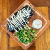 Burro De Mole Negro Oaxaqueño / Oaxacan Black Mole Burro · Sin gluten. Una mezcla legendaria de especias, chiles, nueces y chocolate en una salsa rica ...
