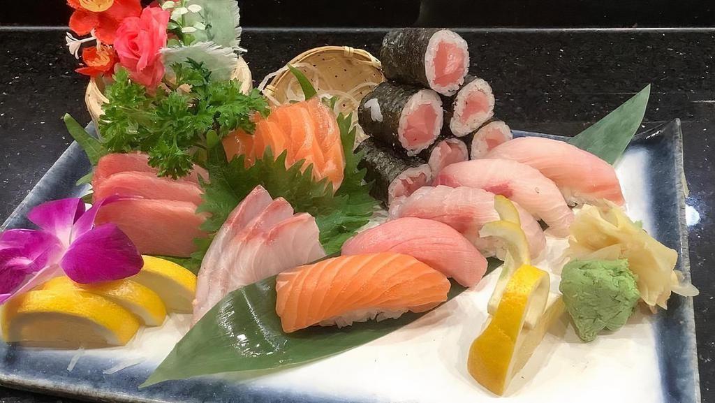 Sushi Sashimi Combo · 5pc nigiri, 9 pcs sashimi and tuna roll
