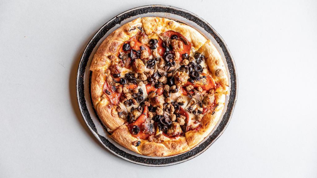 The Big Apple · Pepperoni, mushrooms, black olives, ground beef and Italian sausage