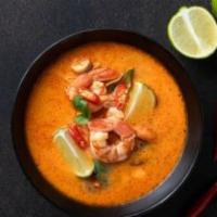冬陰虾汤 Tom Yum Shrimp Soup · A lemongrass, galangga flavored sour spicy soup with shrimp