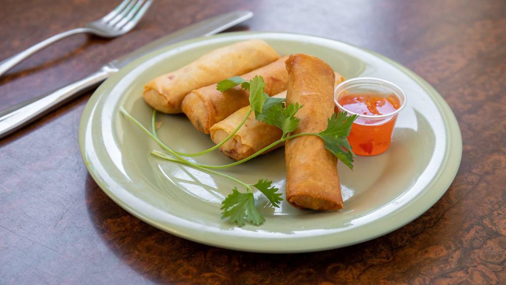 Veggie Spring Roll 春卷 · Spring rolls are savoury rolls with cabbage and other vegetable fillings inside  (Vegan)