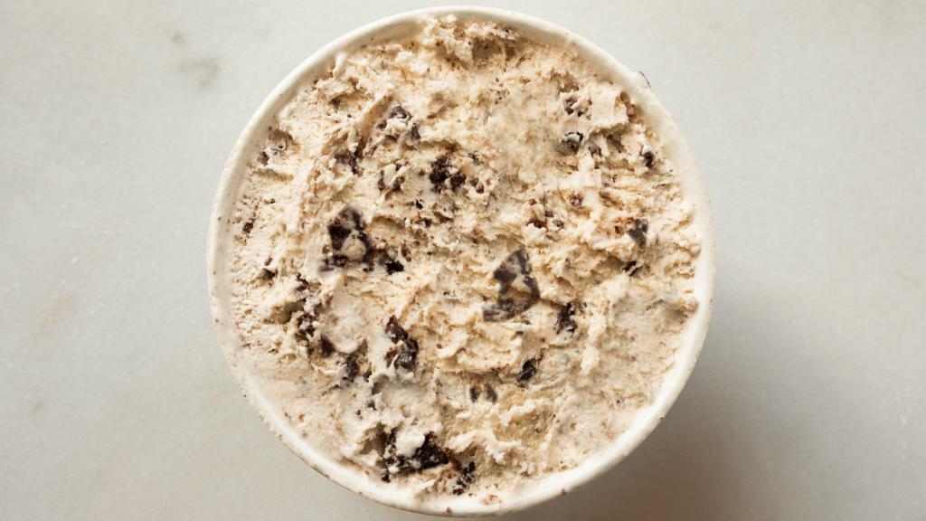 Cookies & Cream Scooper'S Pint (18 Oz!) · Our cookies and cream ice cream is unlike any other you’ve tasted. We’ve perfected our cookie recipe by baking the most scrumptious chocolate cookies and then layering in a double dose of our homemade cream filling. The result is an irresistible ice cream with chunks and speckles of these tasty cookie morsels in every bite!