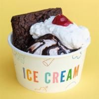 Warm Brownie Sundae Kit For 4 · This kit comes with:
+ four homemade brownies
+ 2 Scooper's Pint of ice cream (flavors of yo...