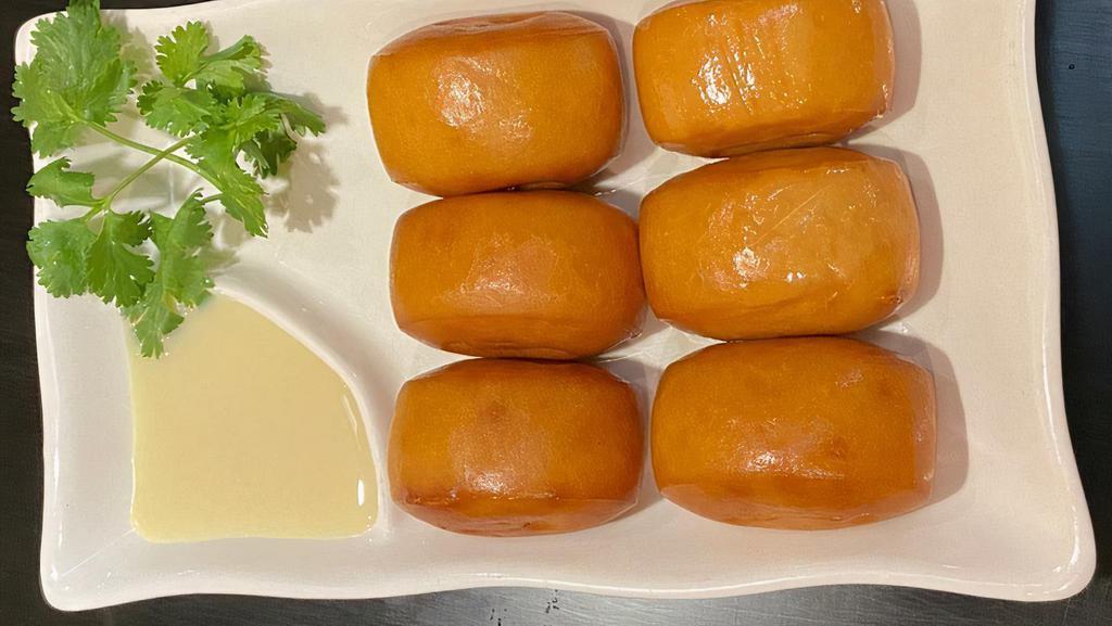 Golden Fried Mantou (Bread) · Must try! Delicious Golden fried bread served with condensed milk dipping sauce.