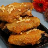 Fried Chicken Wings With Garlic Butter (Cánh Gà Chiên Bơ Tỏi) · 5pcs Chicken wings, garlic, butter,bell pepper.