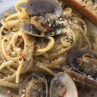 Linguine Clams (Lunch) · Linguine pasta with fresh clams on white or red sauce.