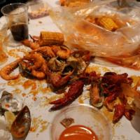 Mega Combo  · Comes With: 
- 1 lb Shrimp Head on or 1 lb Shrimp Head off 
- 1 lb Crawfish 
- 1 lb Clams 
-...