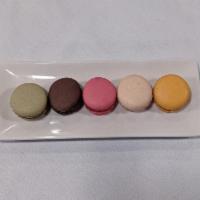 Macarons · 4 assorted macarons