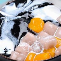 Icy Grass Jelly Signature · 鮮芋仙招牌
(Taro Balls, Grass Jelly, Grass Jelly Shaved Ice. With 1 complimentary creamer)