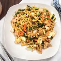 Lo Mein · Soft fried egg noodles with mixed vegetables.