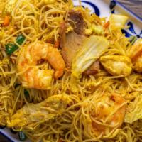 Singapore Noodle · Thin rice noodle with roast pork, chicken shrimp and onion served in spicy yellow curry sauce.