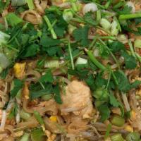 Pad Thai Chicken · Rice noodle stir-fried with eggs, bean sprout, green onion and cilantro.