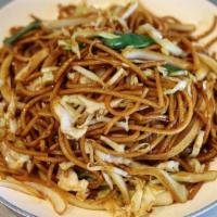 Veggie Lo Mein 菜炒面 · Flour noodle stir-fried with cabbage, sprouts, and onion.