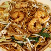 Shrimp Lo Mein 虾仁炒面 · Flour noodle stir-fried with shrimp, cabbage, sprouts, and onion.