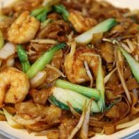 Shrimp Chow-Fun 虾仁炒河粉 · Wide rice noodle stir-fried with shrimp and veggies.