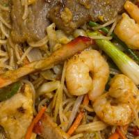 Singapore Style Rice Noodles · Pan fried shredded BBQ pork, beef, chicken, shrimp, egg and vegetable with rice noodle in cu...