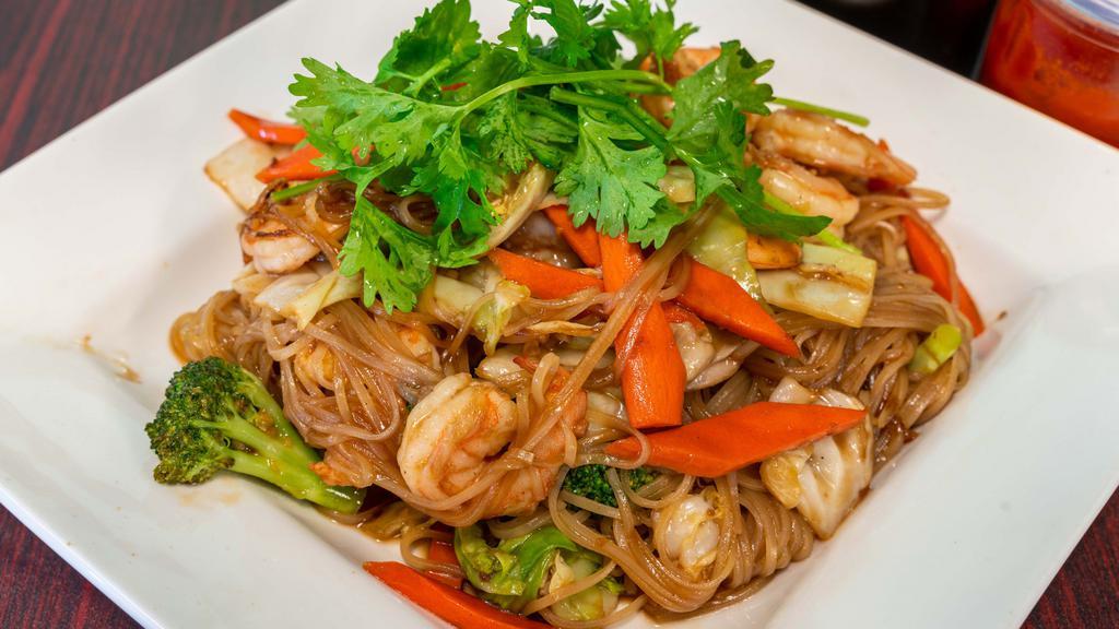 Pho Xao · Choose BEEF, CHICKEN, SHRIMP or PORK stir fried w PHO, cabbages, broccoli, carrots, onions, beans sprouts and sauce
