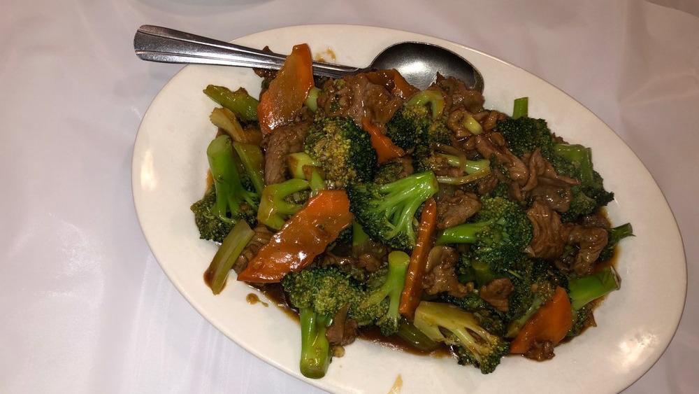 Beef Broccoli · stir fried, sliced beef, scallions, celery, carrots, broccoli