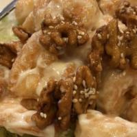Honey Walnut Shrimp · breaded shrimp, mayonnaise sauce, walnut, lettuce合桃虾