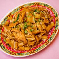 Stir Fried Rice Noodle With Chicken · 