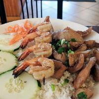 Cơm Tôm Gà Teriyaki · grilled shrimp and chicken teriyaki serve with rice and teriyaki sauce.