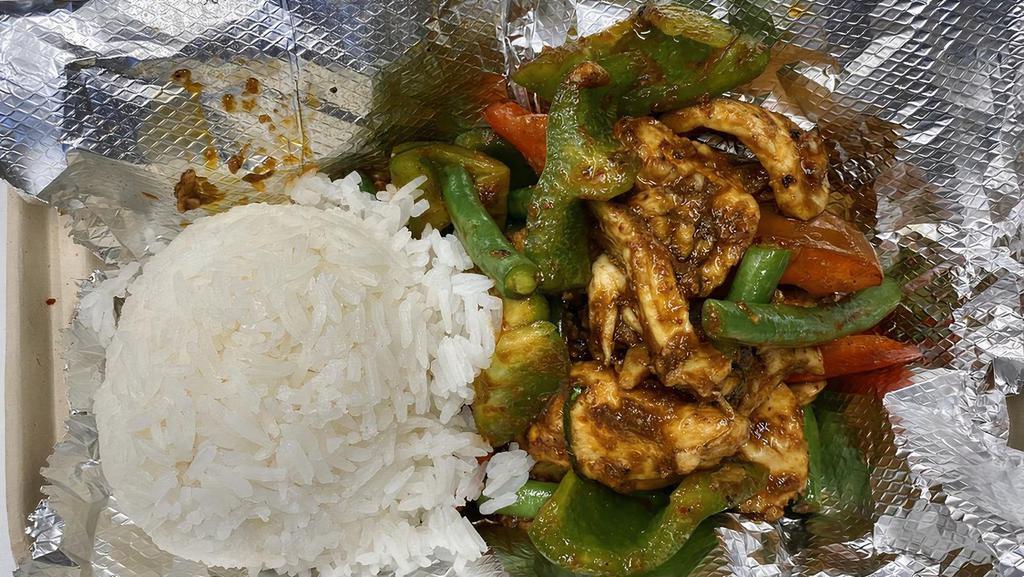 Pad Prik Khing · Stir fried chili paste with green bean and bell peppers