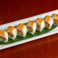 Oregon Roll · Salmon, mayo, green onion, white onion all mix together,  avocado. Topped  with prawns .